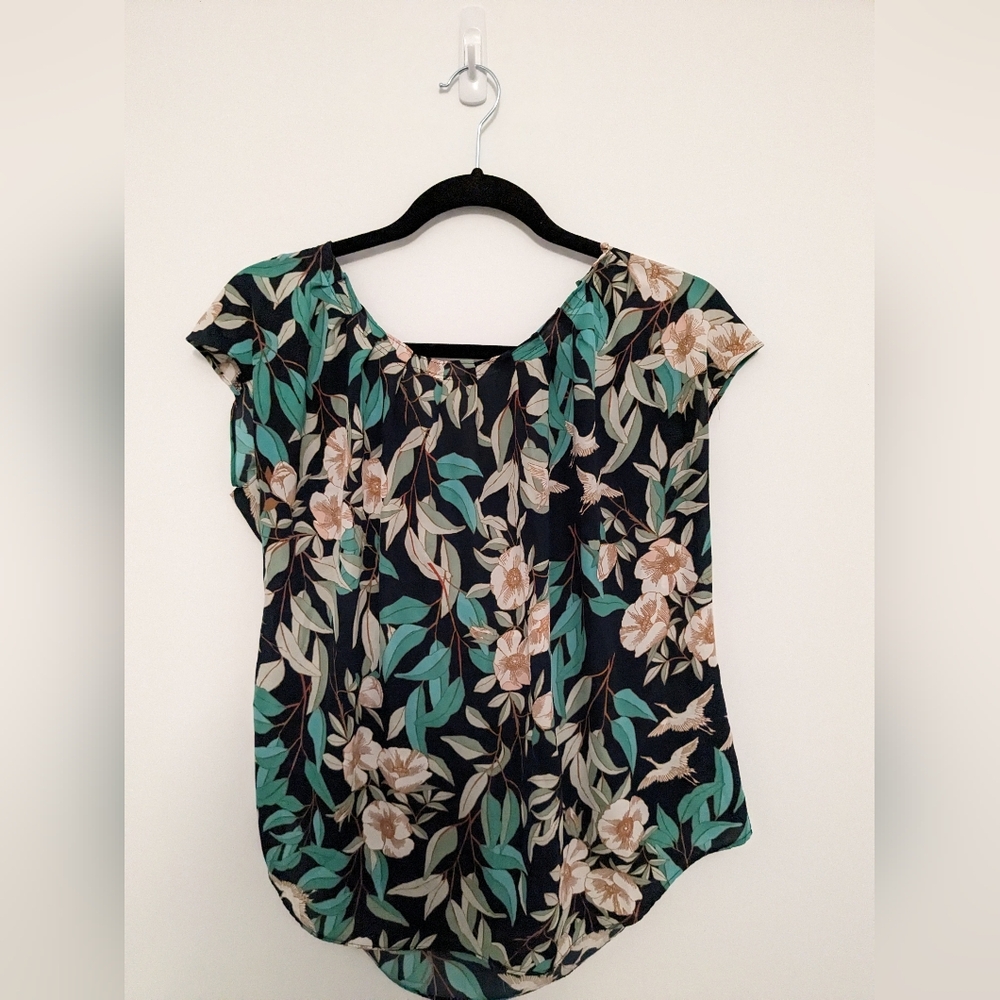 Woman's Medium Patterned Blouse